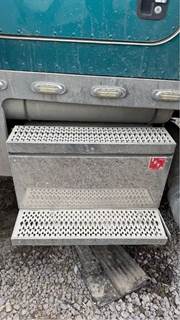 Peterbilt 379 Tool Box