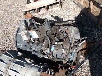 Eaton-Fuller FO16E310C Transmission for a 2013 Kenworth T700