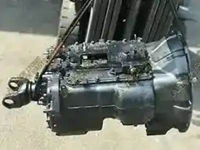 Eaton-Fuller FR15210B Transmission for a 2003 International 9200I