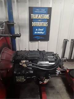 Eaton-Fuller RTLO18918B Transmission for a 2006 Peterbilt 379