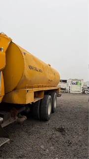 16FT Water Tank Bed 3500 Gal, Has Damage And Dents.Very Usable, Hydraulic Driven