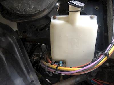 Kenworth T700 Windshield Washer Reservoir