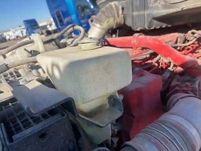 Peterbilt 579 Windshield Washer Reservoir