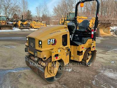 Caterpillar CB2.7 Smooth Drum Roller Compactor
