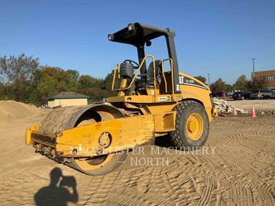 Caterpillar CS433E Smooth Drum Roller Compactor