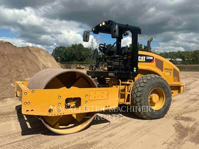 Caterpillar CS56B Smooth Drum Roller Compactor