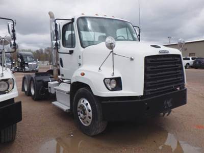 Freightliner 114SD Day Cab Truck - Detroit 450HP