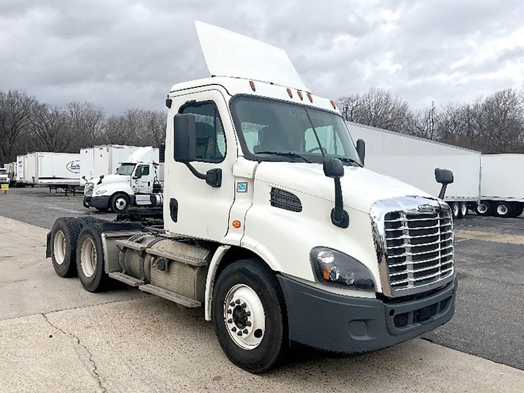2016 Freightliner Cascadia 113 Day Cab Truck Detroit 410HP For Sale