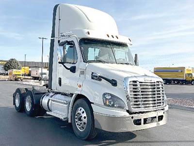 Freightliner Cascadia 113 Day Cab Truck - Detroit 410HP