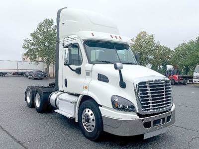 Freightliner Cascadia 113 Day Cab Truck - Detroit 410HP