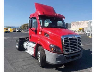 Freightliner Cascadia 113 Day Cab Truck - Detroit 450HP