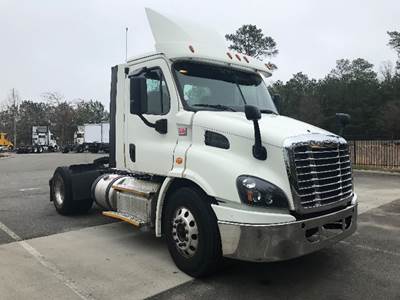 Freightliner Cascadia 113 Day Cab Truck - Detroit 435HP