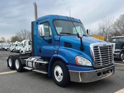 Freightliner Cascadia 113 Day Cab Truck - Detroit 435HP