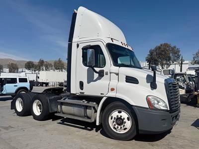Freightliner Cascadia 113 Day Cab Truck - Detroit 450HP