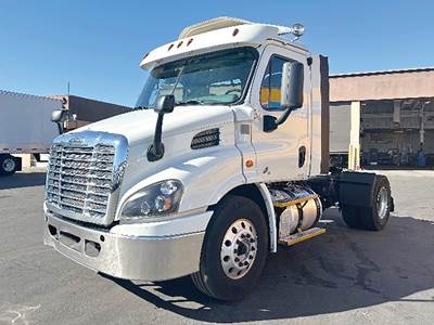 Freightliner Cascadia 113 Day Cab Truck - Detroit 435HP