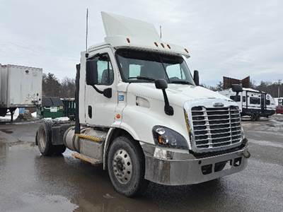 Freightliner Cascadia 113 Day Cab Truck - Detroit 435HP