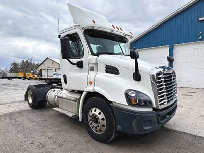 Freightliner Cascadia 113 Day Cab Truck - Detroit 410HP