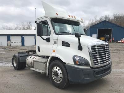 Freightliner Cascadia 113 Day Cab Truck - Detroit 410HP