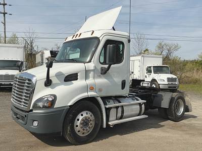 Freightliner Cascadia 113 Day Cab Truck - Detroit 410HP