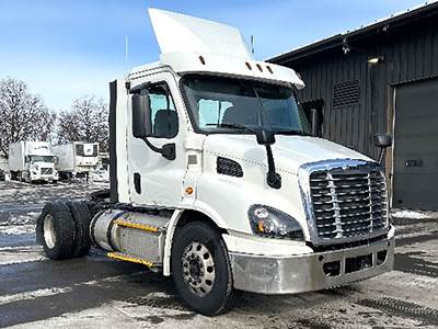 Freightliner Cascadia 113 Day Cab Truck - Detroit 435HP