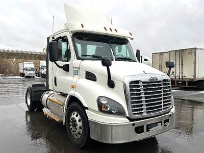 Freightliner Cascadia 113 Day Cab Truck - Detroit 435HP