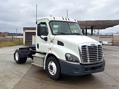 Freightliner Cascadia 113 Day Cab Truck - Detroit 410HP