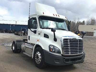 Freightliner Cascadia 113 Day Cab Truck - Detroit 410HP