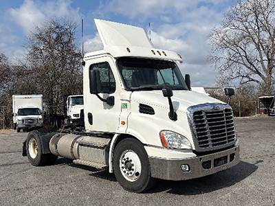 Freightliner Cascadia 113 Day Cab Truck - Detroit 450HP