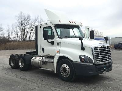 Freightliner Cascadia 113 Day Cab Truck - Detroit 410HP