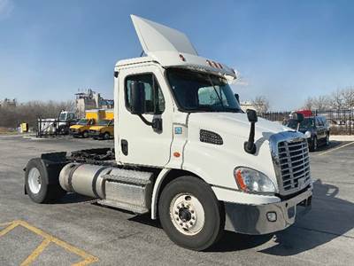 Freightliner Cascadia 113 Day Cab Truck - Detroit 450HP
