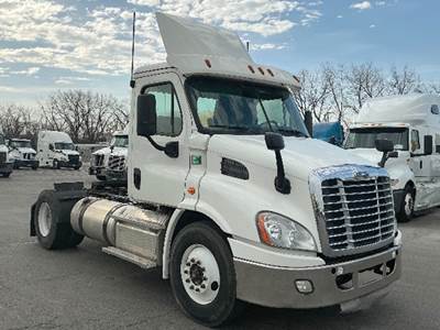 Freightliner Cascadia 113 Day Cab Truck - Detroit 450HP