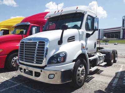 Freightliner Cascadia 113 Day Cab Truck - Detroit 450HP