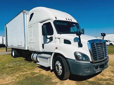 Freightliner Cascadia 113 Day Cab Truck - 410HP