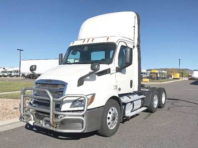 Freightliner Cascadia 116 Day Cab Truck - Detroit 435HP