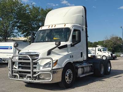 Freightliner Cascadia 116 Day Cab Truck - Detroit 435HP