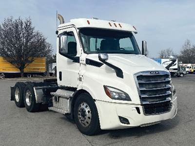 Freightliner Cascadia 116 Day Cab Truck - Detroit 450HP