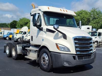 Freightliner Cascadia 116 Day Cab Truck - Detroit 450HP