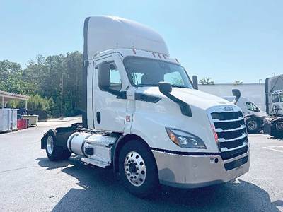 Freightliner Cascadia 116 Day Cab Truck - Detroit 410HP
