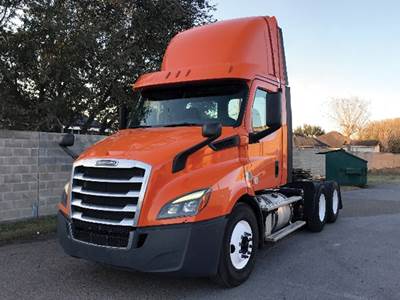 Freightliner Cascadia 116 Day Cab Truck - Detroit 450HP