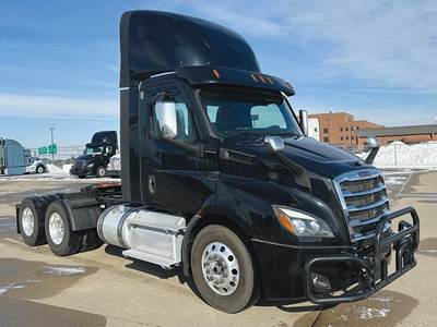 Freightliner Cascadia 116 Day Cab Truck - Detroit 40000HP