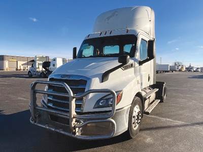 Freightliner Cascadia 116 Day Cab Truck - Detroit 410HP
