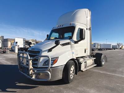 Freightliner Cascadia 116 Day Cab Truck - Detroit 410HP