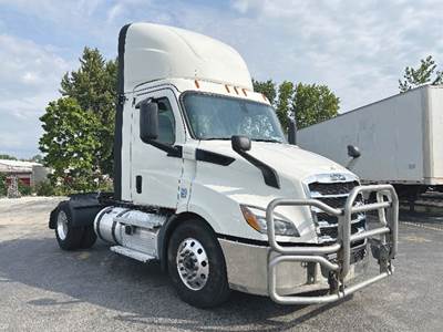 Freightliner Cascadia 116 Day Cab Truck - Detroit 410HP