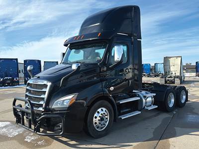 Freightliner Cascadia 116 Day Cab Truck - Detroit 450HP