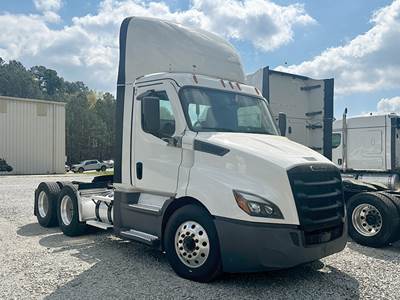 Freightliner Cascadia 116 Day Cab Truck - Detroit 450HP