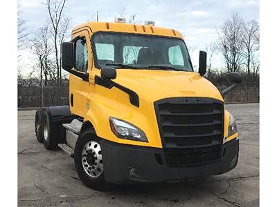 Freightliner Cascadia 116 Day Cab Truck - Detroit 450HP