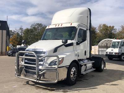 Freightliner Cascadia 116 Day Cab Truck - Detroit 410HP