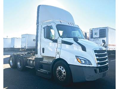 Freightliner Cascadia 116 Day Cab Truck - Detroit 450HP