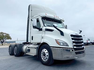 Freightliner Cascadia 116 Day Cab Truck - Detroit 470HP