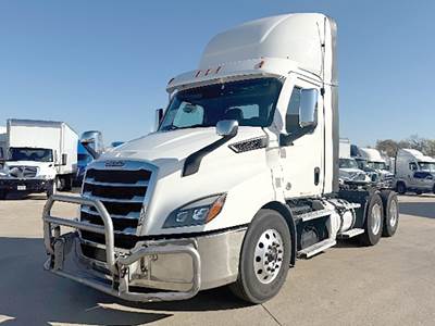Freightliner Cascadia 116 Day Cab Truck - Detroit 470HP